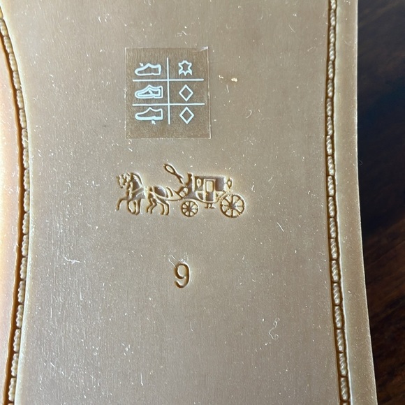 Coach: Ellis (FG 2097) Leather Slip On Thong Flip Flop- Silver Tone Heart- 9 - Picture 7 of 16